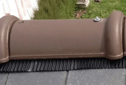 Détail du faîtage avec closoir ventilé