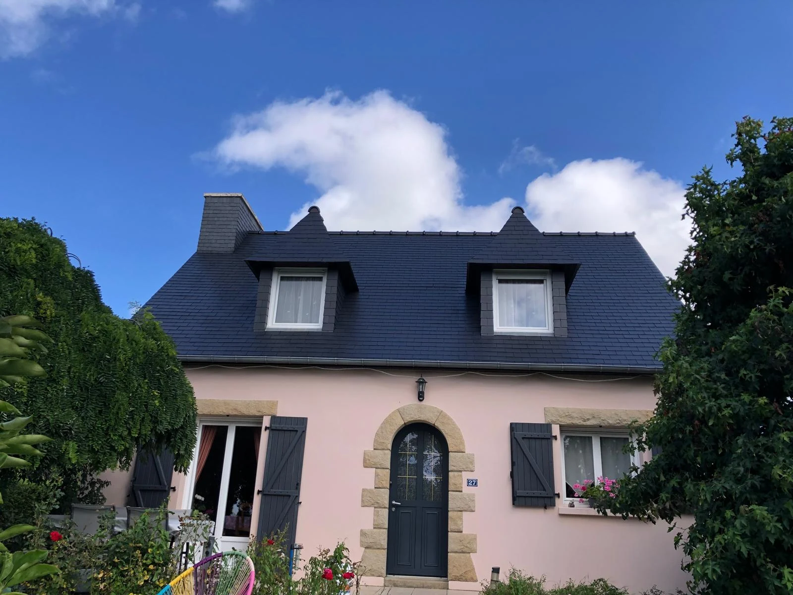 Maison bretonne avec toiture en ardoise